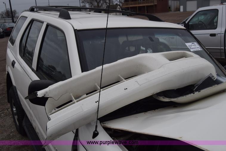 image for item L1049 1999 Isuzu Rodeo SUV