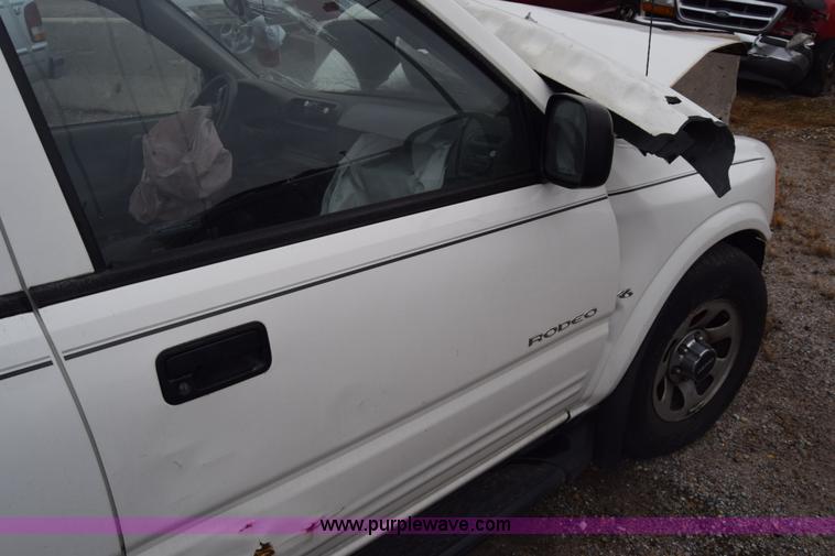 image for item L1049 1999 Isuzu Rodeo SUV