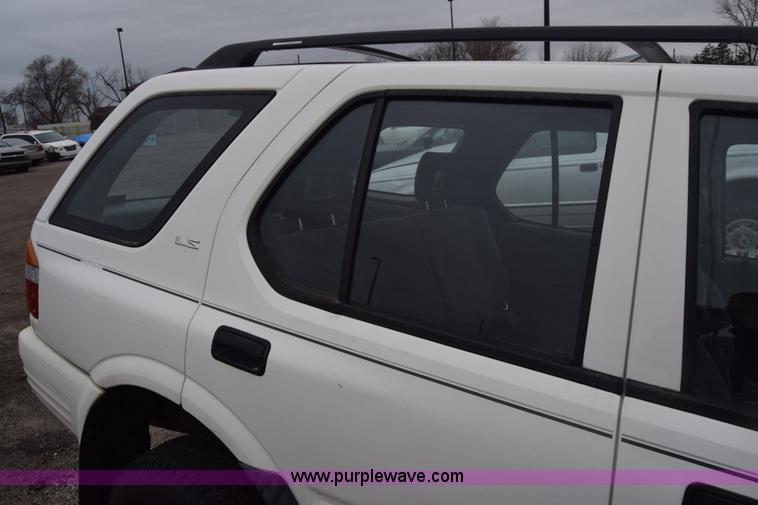 image for item L1049 1999 Isuzu Rodeo SUV