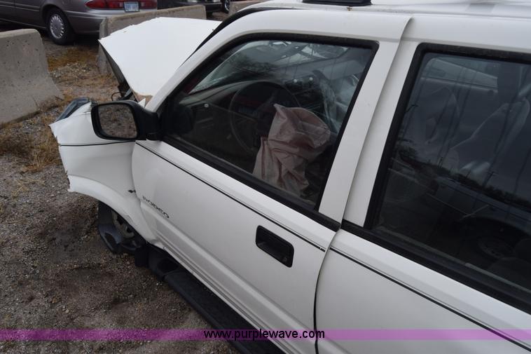 image for item L1049 1999 Isuzu Rodeo SUV