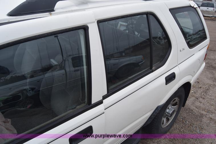 image for item L1049 1999 Isuzu Rodeo SUV