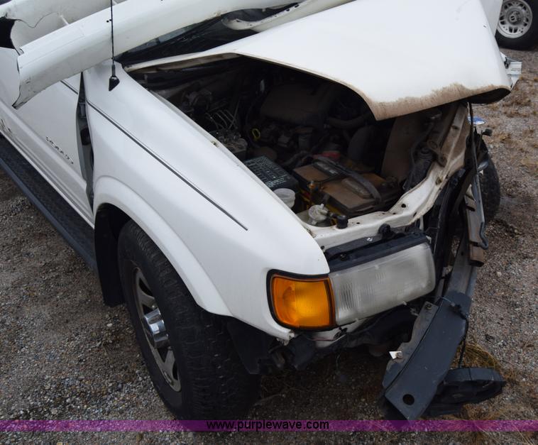 image for item L1049 1999 Isuzu Rodeo SUV