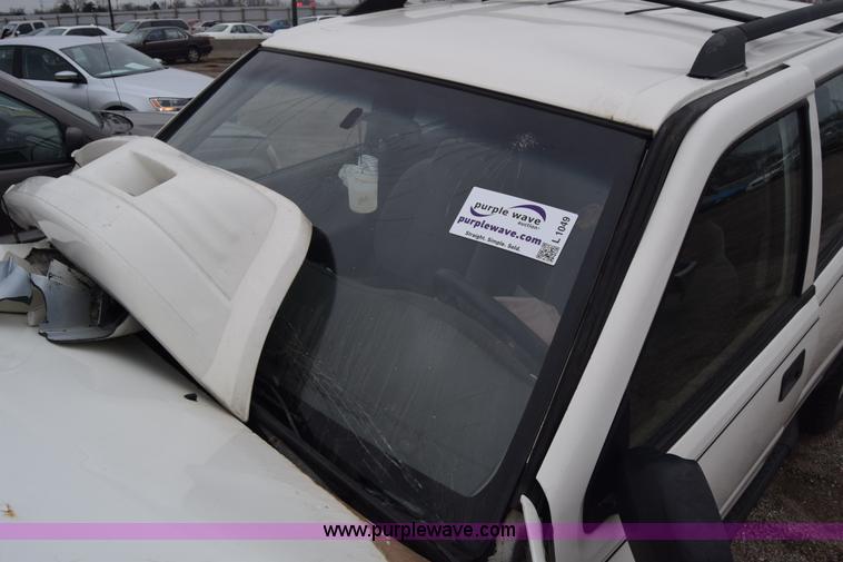 image for item L1049 1999 Isuzu Rodeo SUV