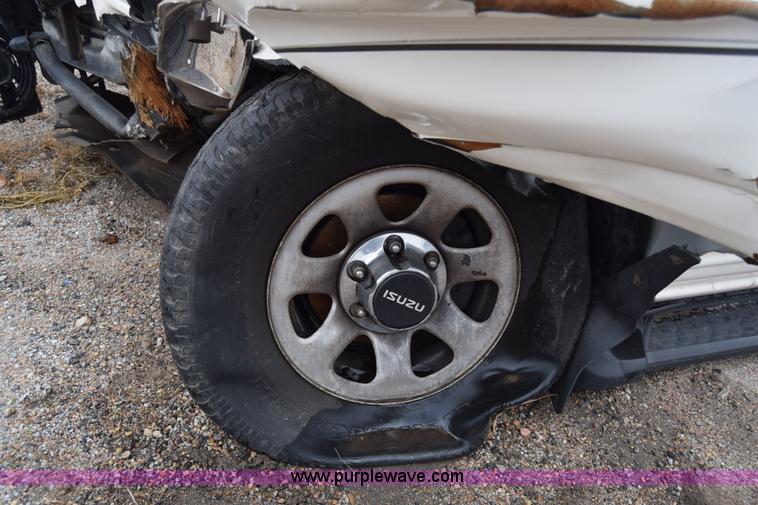 image for item L1049 1999 Isuzu Rodeo SUV