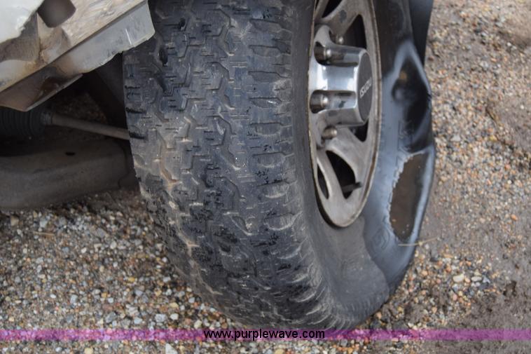 image for item L1049 1999 Isuzu Rodeo SUV