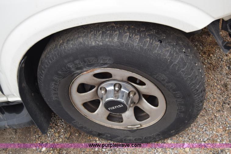 image for item L1049 1999 Isuzu Rodeo SUV