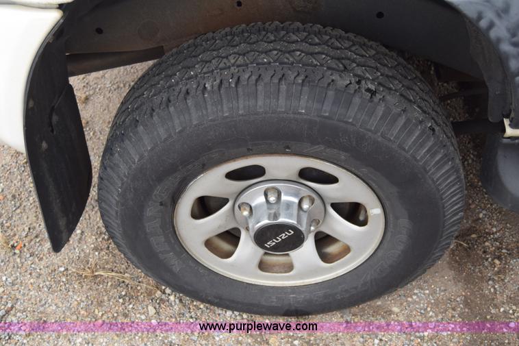 image for item L1049 1999 Isuzu Rodeo SUV