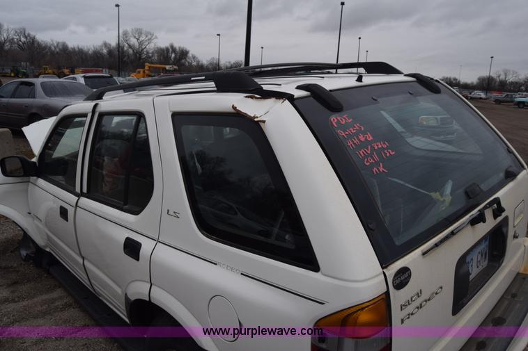 image for item L1049 1999 Isuzu Rodeo SUV