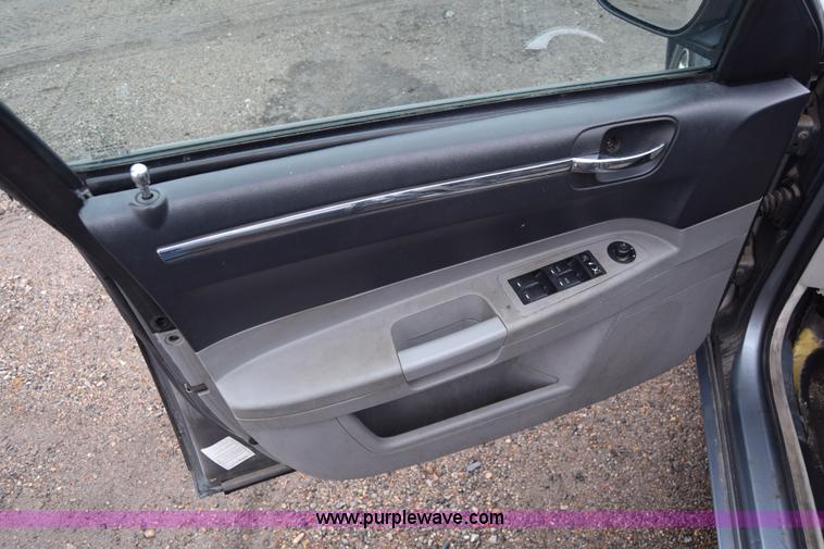 image for item L1197 2007 Chrysler 300 Touring