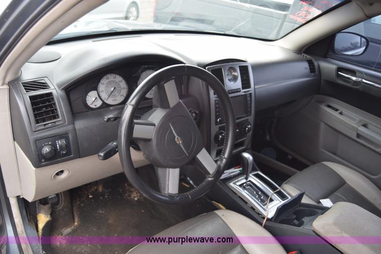 image for item L1197 2007 Chrysler 300 Touring