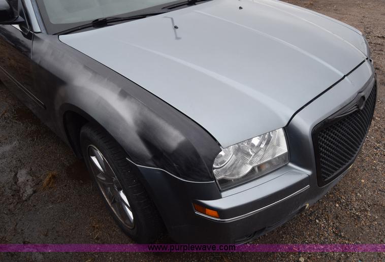 image for item L1197 2007 Chrysler 300 Touring