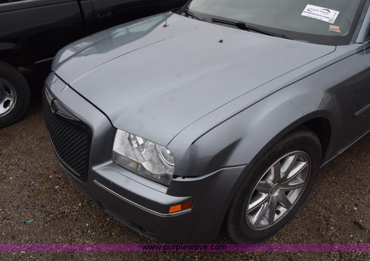 image for item L1197 2007 Chrysler 300 Touring
