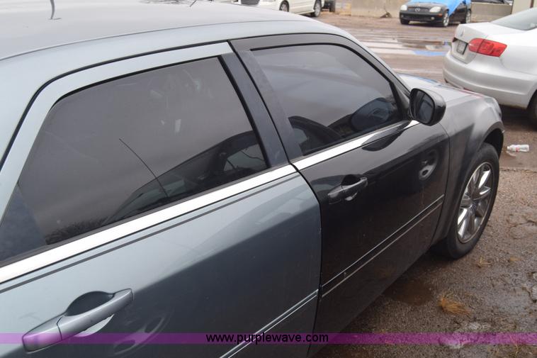 image for item L1197 2007 Chrysler 300 Touring