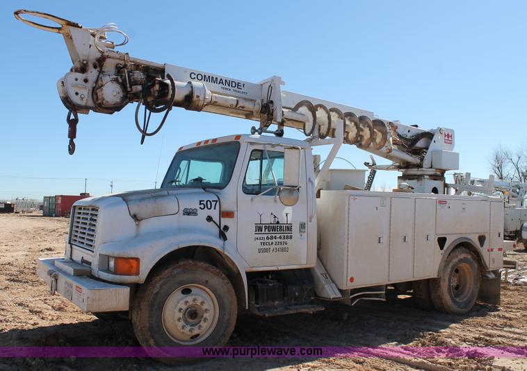 image for item J1311 2001 International 4900 digger derrick truck