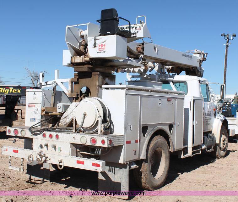 image for item J1311 2001 International 4900 digger derrick truck