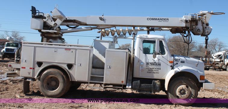 image for item J1311 2001 International 4900 digger derrick truck