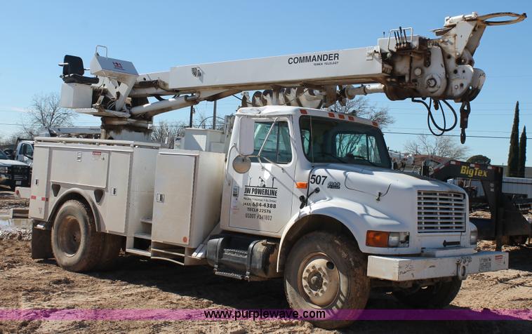 image for item J1311 2001 International 4900 digger derrick truck