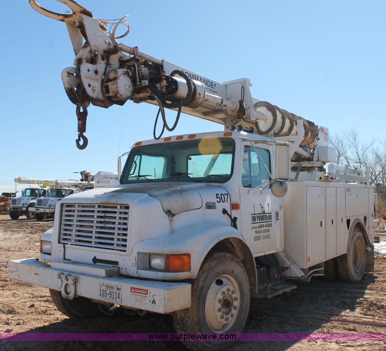 image for item J1311 2001 International 4900 digger derrick truck