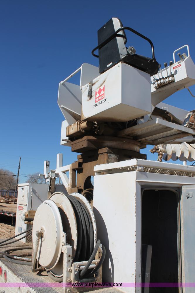 image for item J1311 2001 International 4900 digger derrick truck