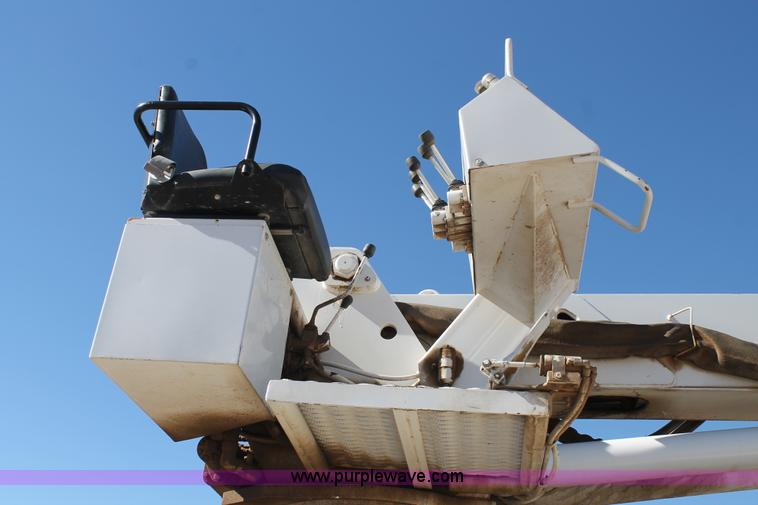 image for item J1311 2001 International 4900 digger derrick truck