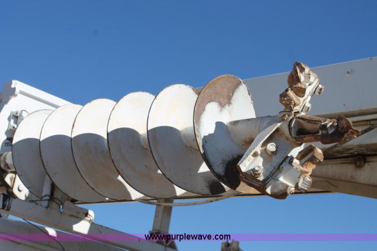 image for item J1311 2001 International 4900 digger derrick truck