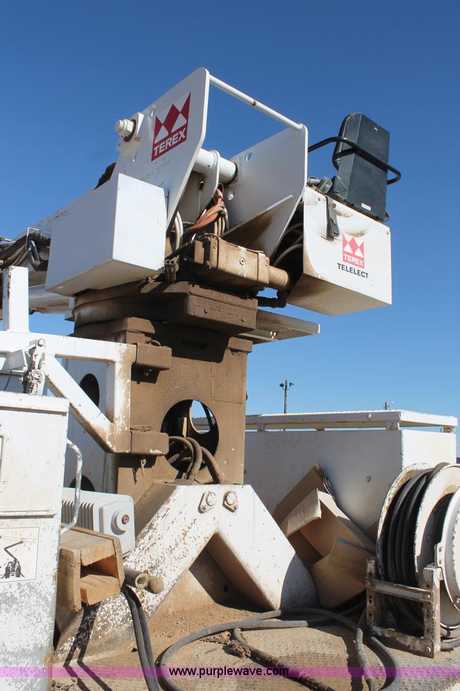 image for item J1311 2001 International 4900 digger derrick truck