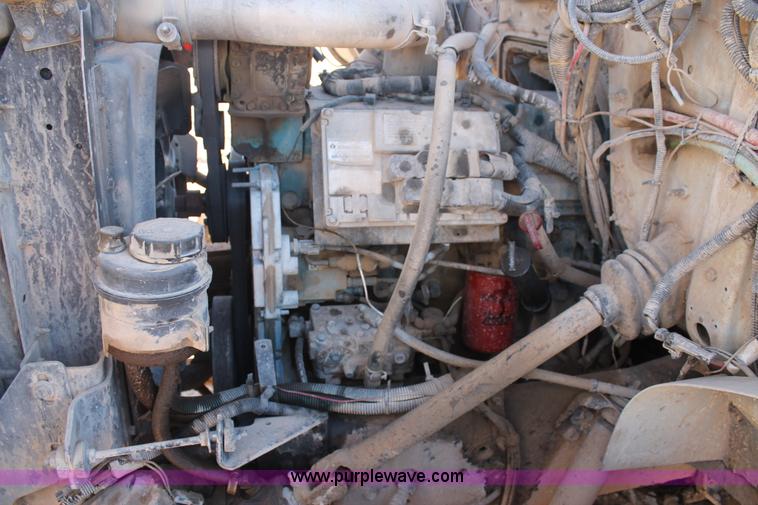 image for item J1311 2001 International 4900 digger derrick truck