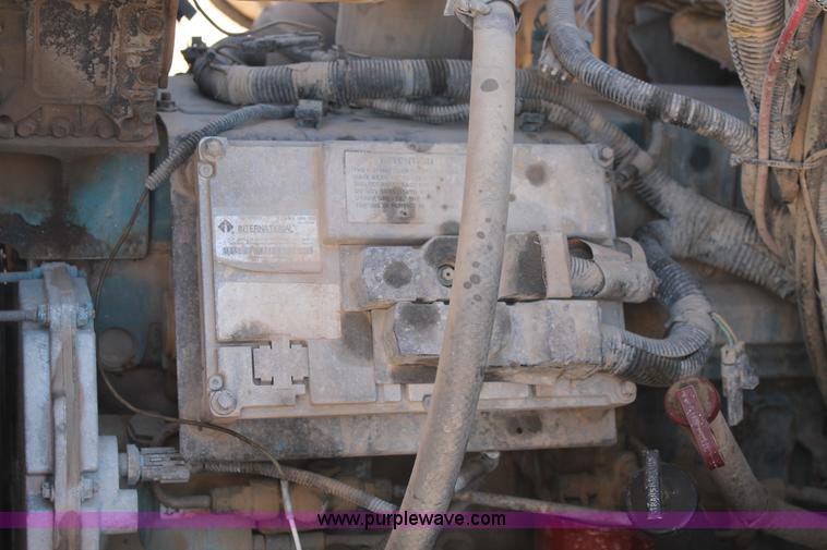 image for item J1311 2001 International 4900 digger derrick truck