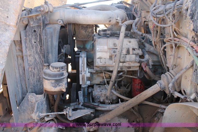 image for item J1311 2001 International 4900 digger derrick truck