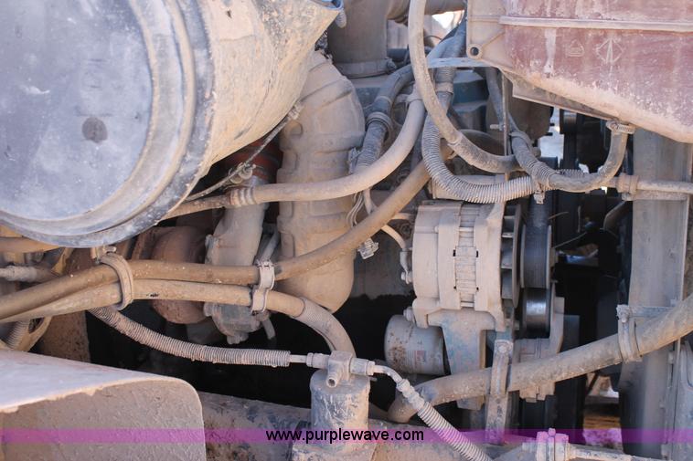 image for item J1311 2001 International 4900 digger derrick truck