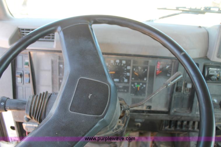 image for item J1311 2001 International 4900 digger derrick truck