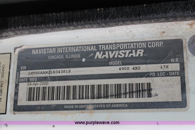 image for item J1311 2001 International 4900 digger derrick truck