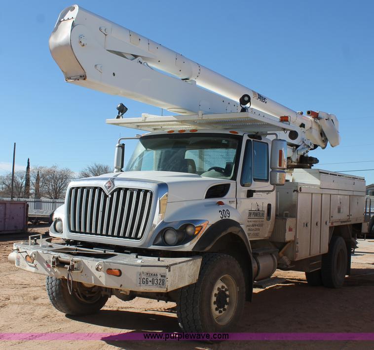 image for item J1312 2009 International 7300 bucket truck