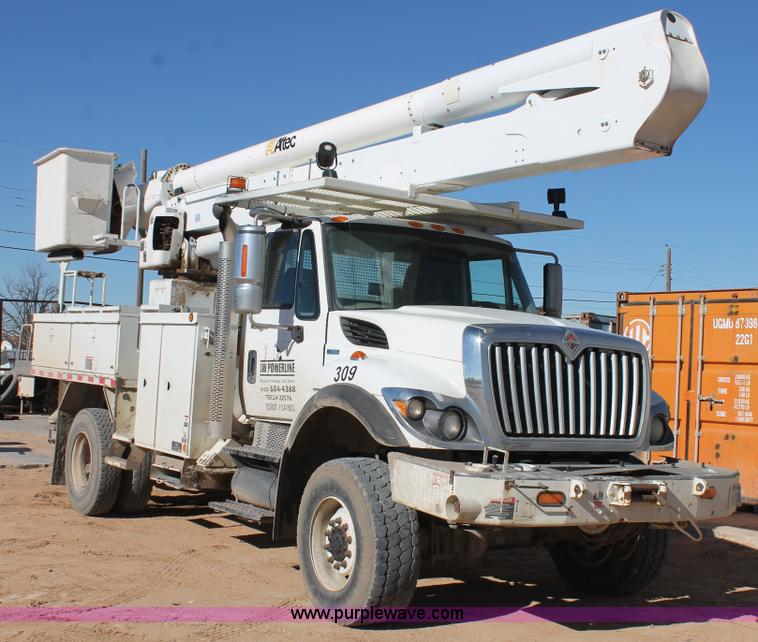 image for item J1312 2009 International 7300 bucket truck