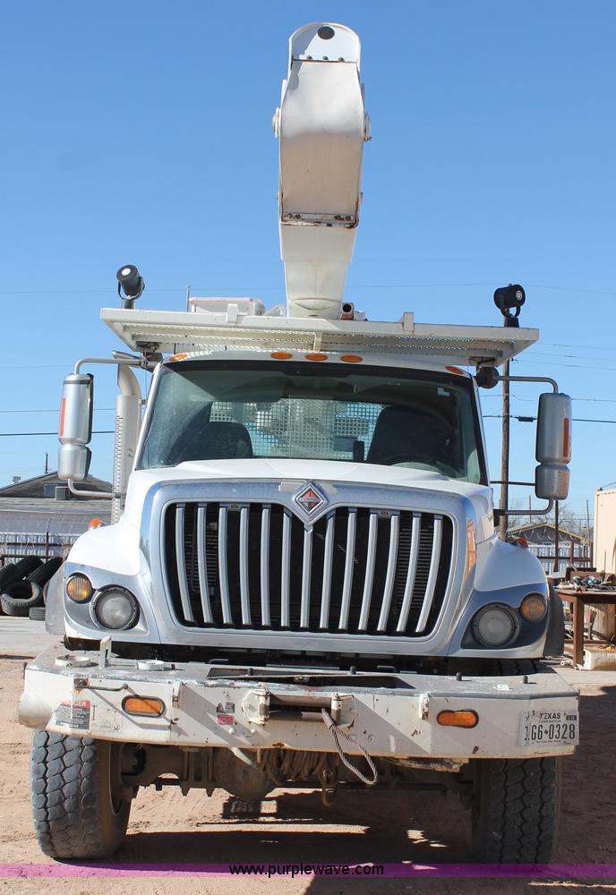 image for item J1312 2009 International 7300 bucket truck