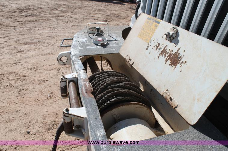 image for item J1312 2009 International 7300 bucket truck