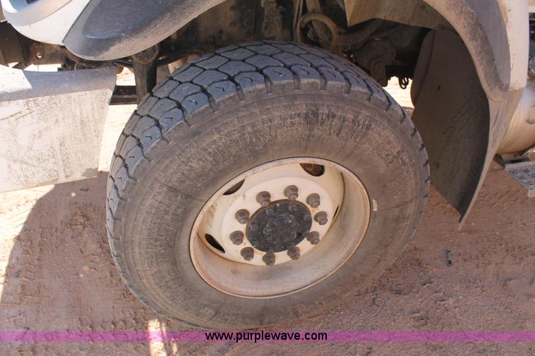 image for item J1312 2009 International 7300 bucket truck