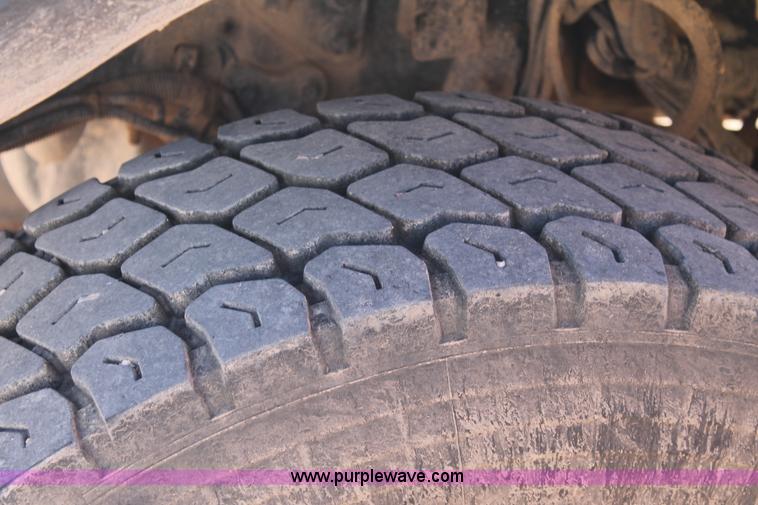 image for item J1312 2009 International 7300 bucket truck