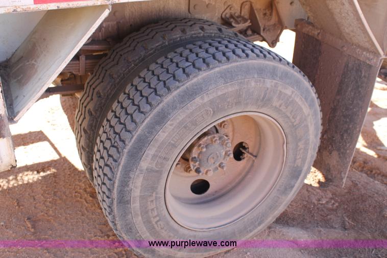 image for item J1312 2009 International 7300 bucket truck