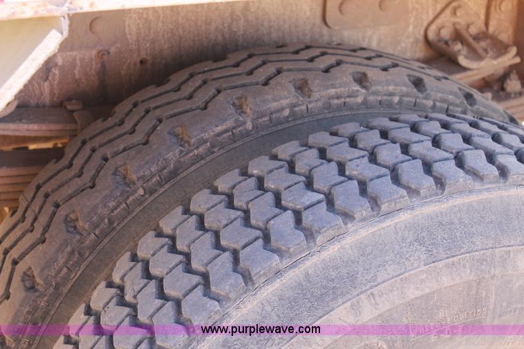 image for item J1312 2009 International 7300 bucket truck