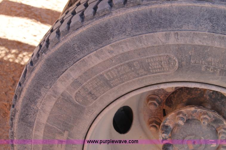 image for item J1312 2009 International 7300 bucket truck