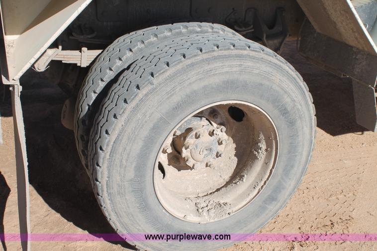 image for item J1312 2009 International 7300 bucket truck