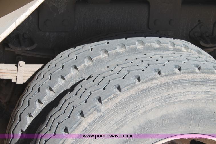 image for item J1312 2009 International 7300 bucket truck