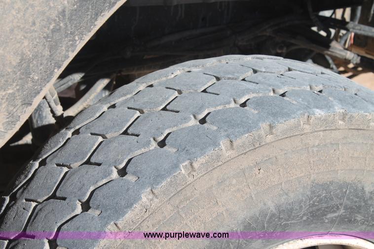 image for item J1312 2009 International 7300 bucket truck