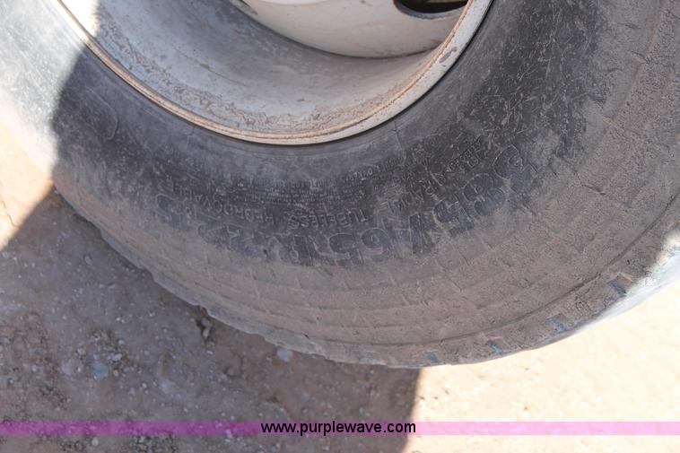 image for item J1312 2009 International 7300 bucket truck