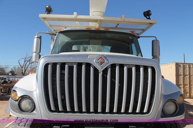 image for item J1312 2009 International 7300 bucket truck