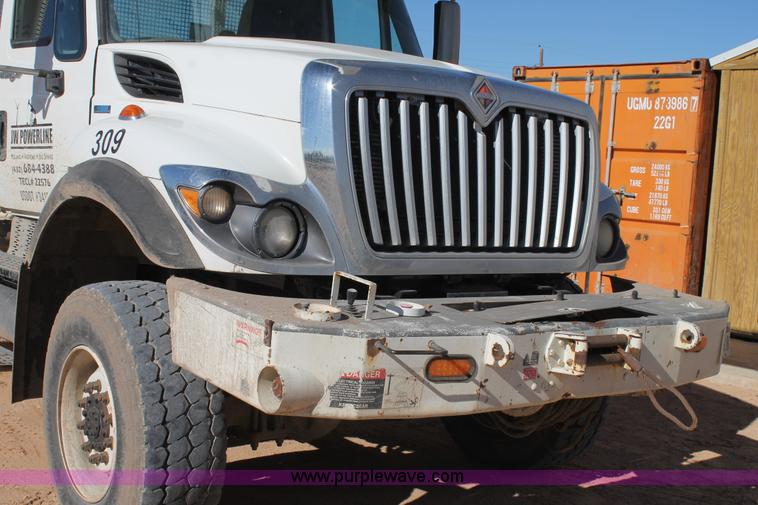 image for item J1312 2009 International 7300 bucket truck