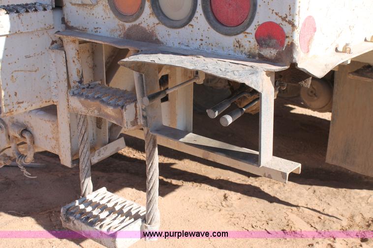 image for item J1312 2009 International 7300 bucket truck