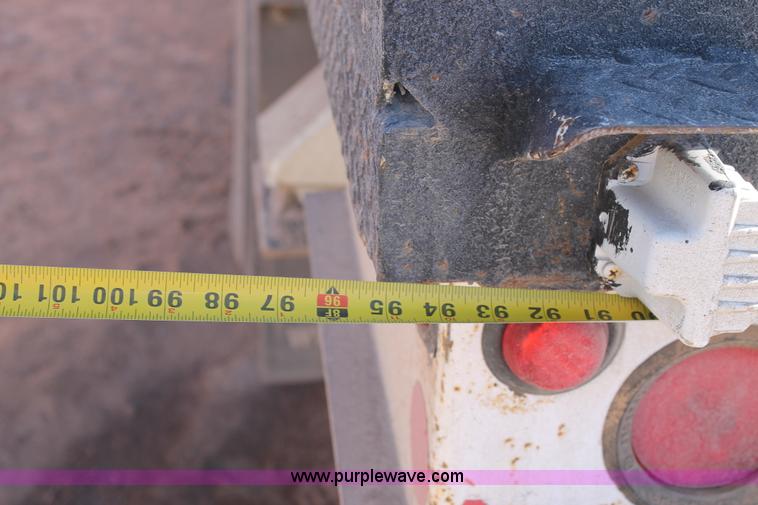 image for item J1312 2009 International 7300 bucket truck