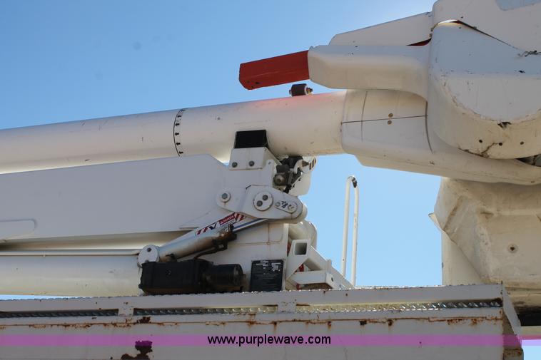 image for item J1312 2009 International 7300 bucket truck